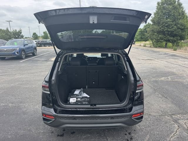 2026 Volkswagen Taos SE Black