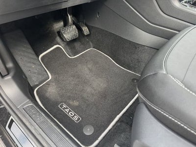 2026 Volkswagen Taos SE Black