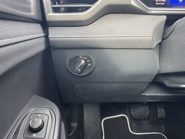 2026 Volkswagen Taos SE Black