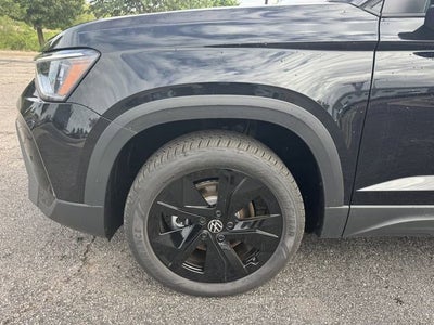 2026 Volkswagen Taos SE Black