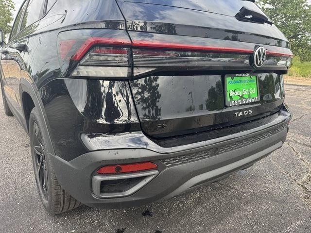 2026 Volkswagen Taos SE Black