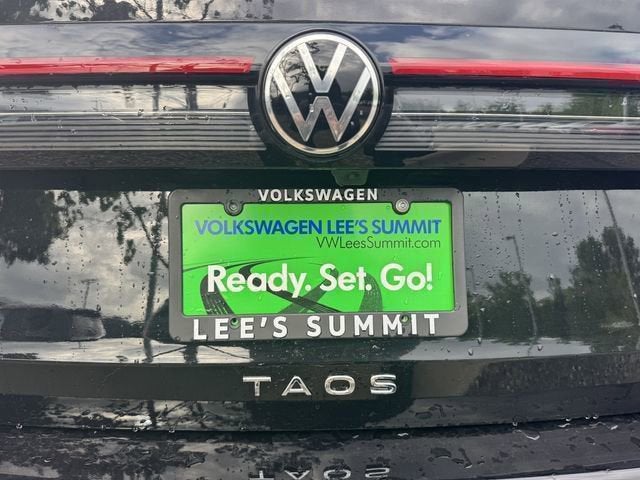 2026 Volkswagen Taos SE Black