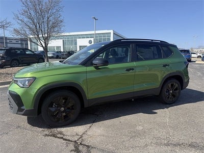 2026 Volkswagen Taos SE Black