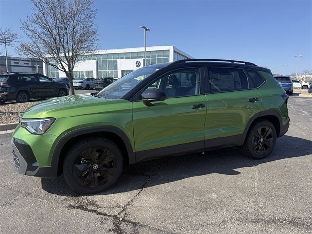 2026 Volkswagen Taos SE Black