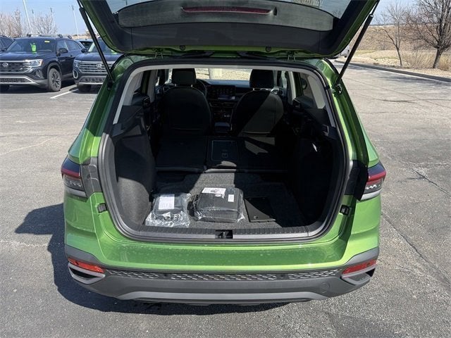 2026 Volkswagen Taos SE Black