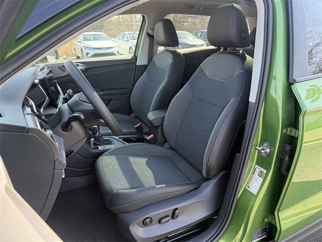 2026 Volkswagen Taos SE Black