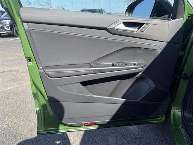 2026 Volkswagen Taos SE Black