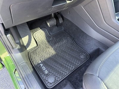 2026 Volkswagen Taos SE Black