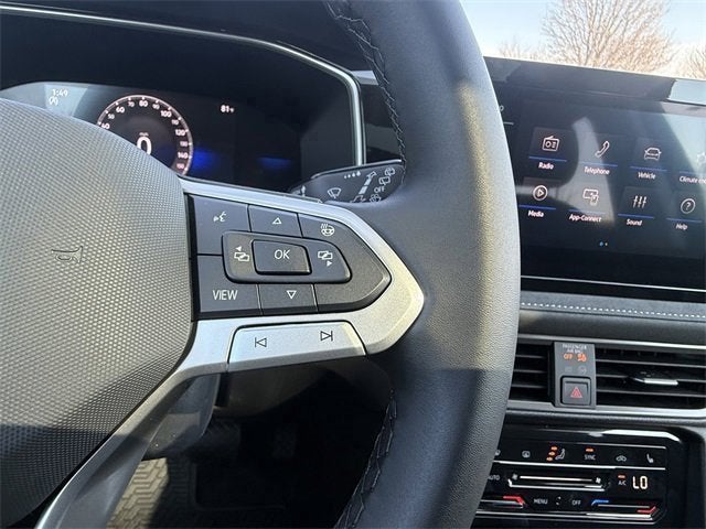 2026 Volkswagen Taos SE Black