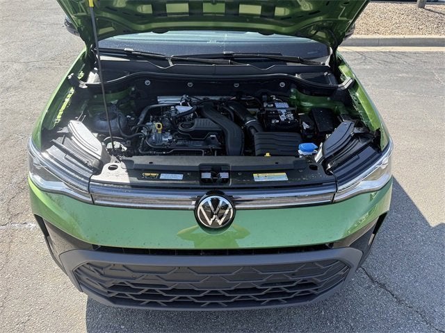 2026 Volkswagen Taos SE Black