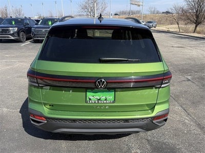 2026 Volkswagen Taos SE Black