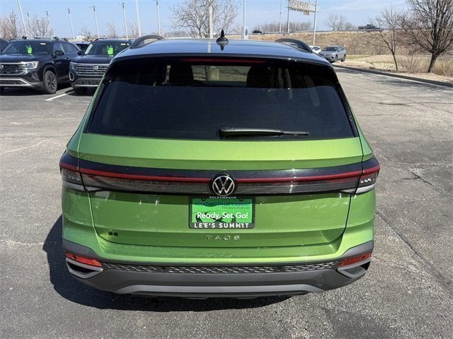 2026 Volkswagen Taos SE Black