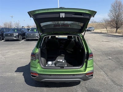 2026 Volkswagen Taos SE Black