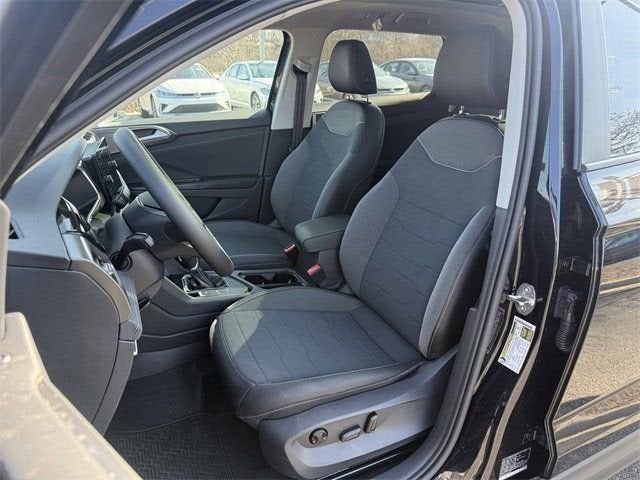 2026 Volkswagen Taos SE Black