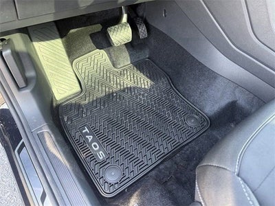 2026 Volkswagen Taos SE Black