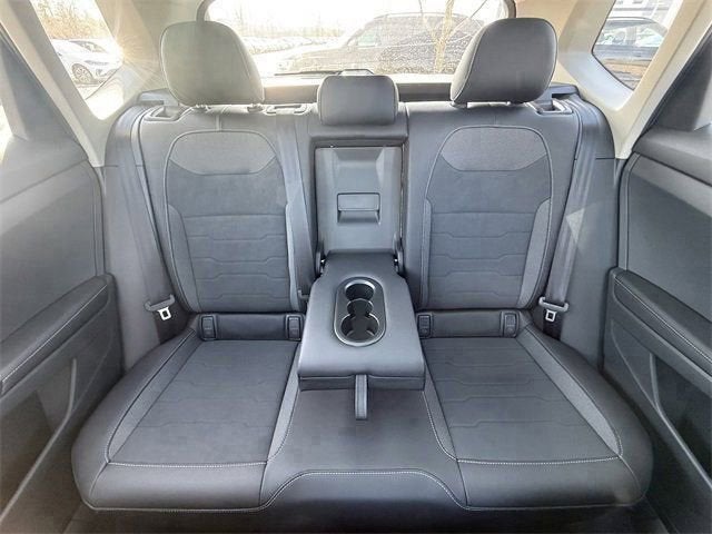 2026 Volkswagen Taos SE Black