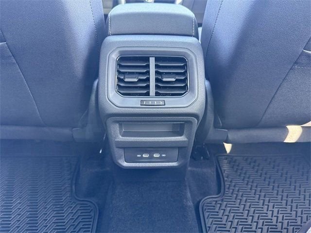 2026 Volkswagen Taos SE Black