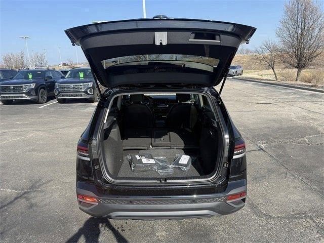 2026 Volkswagen Taos SE Black