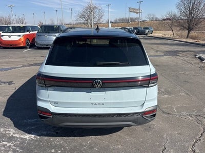 2025 Volkswagen Taos SE Black