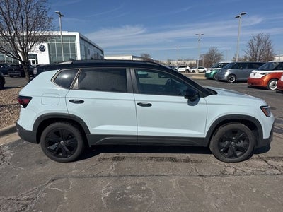 2025 Volkswagen Taos SE Black