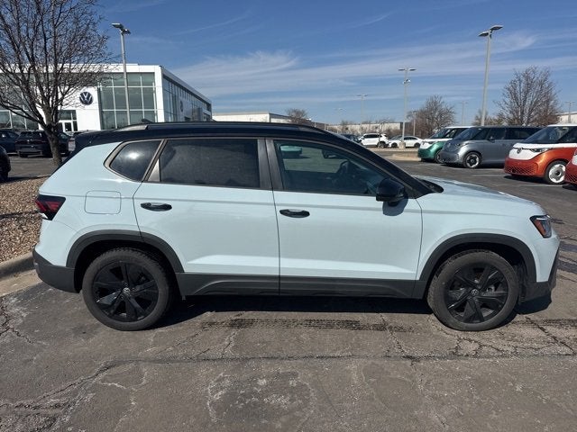 2025 Volkswagen Taos SE Black