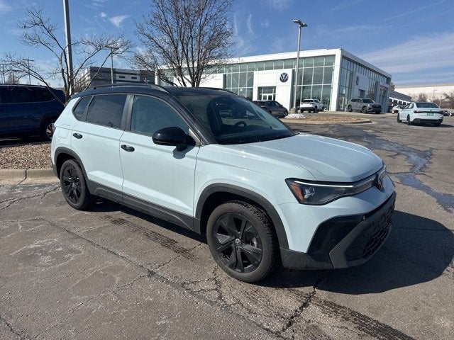 2025 Volkswagen Taos SE Black