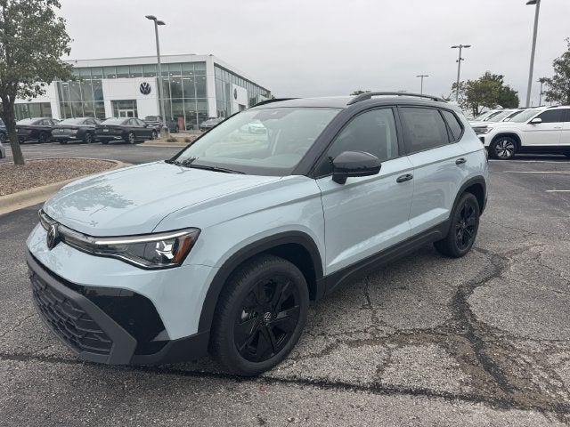 2027 Volkswagen Taos SE Black