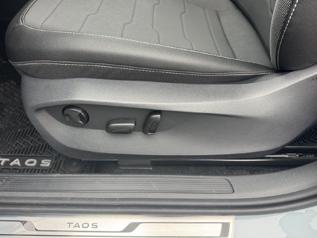 2027 Volkswagen Taos SE Black