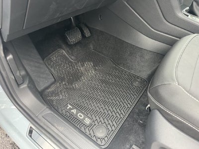 2027 Volkswagen Taos SE Black