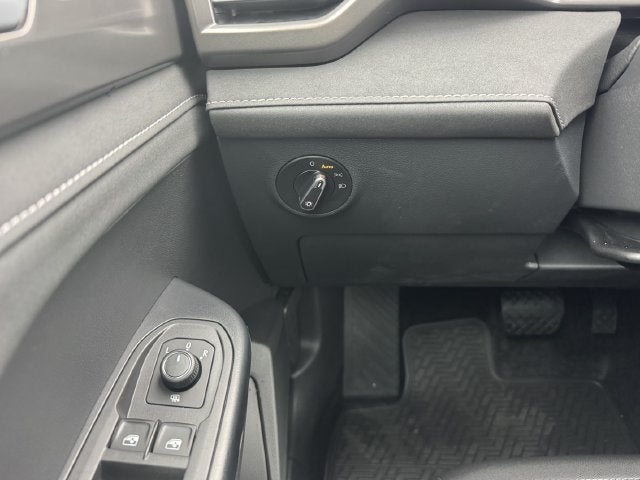 2027 Volkswagen Taos SE Black