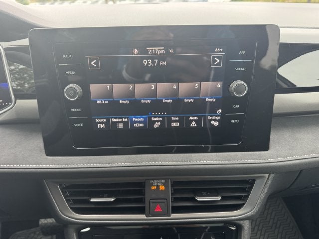 2027 Volkswagen Taos SE Black