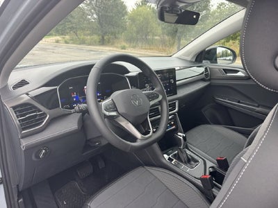 2027 Volkswagen Taos SE Black