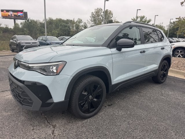 2027 Volkswagen Taos SE Black