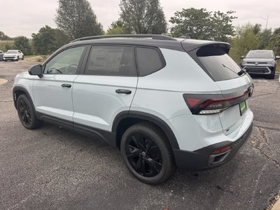 2027 Volkswagen Taos SE Black