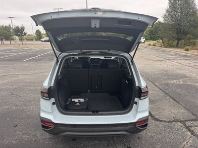 2027 Volkswagen Taos SE Black