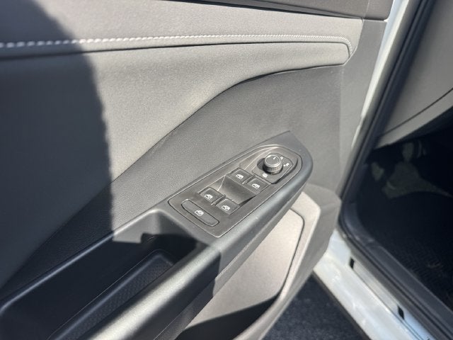 2027 Volkswagen Taos SE Black