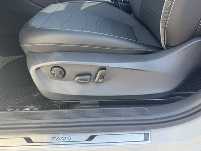 2027 Volkswagen Taos SE Black