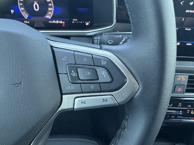 2027 Volkswagen Taos SE Black
