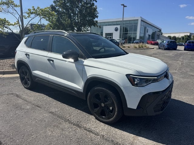 2027 Volkswagen Taos SE Black