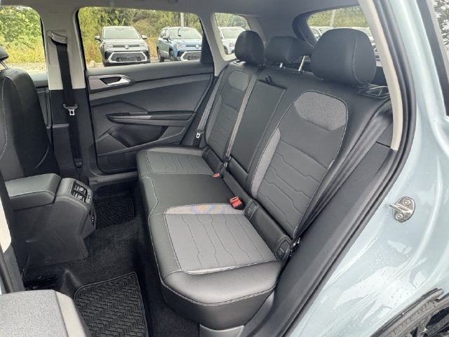 2027 Volkswagen Taos SE Black