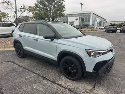 2027 Volkswagen Taos SE Black