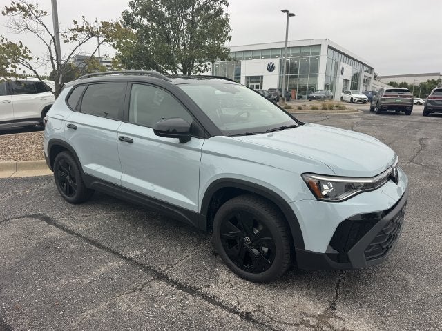 2027 Volkswagen Taos SE Black