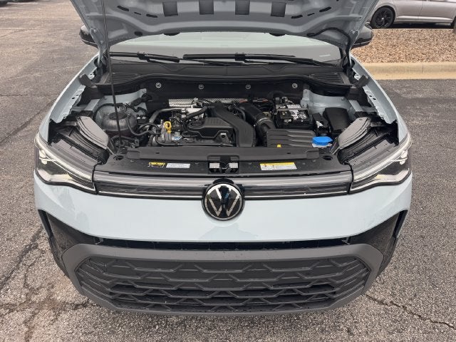 2027 Volkswagen Taos SE Black
