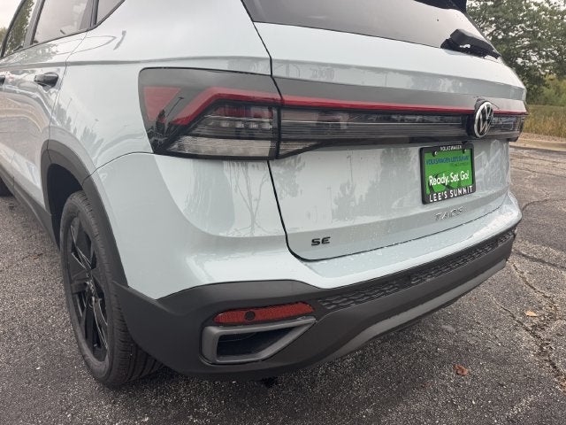 2027 Volkswagen Taos SE Black