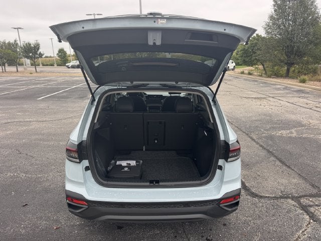 2027 Volkswagen Taos SE Black