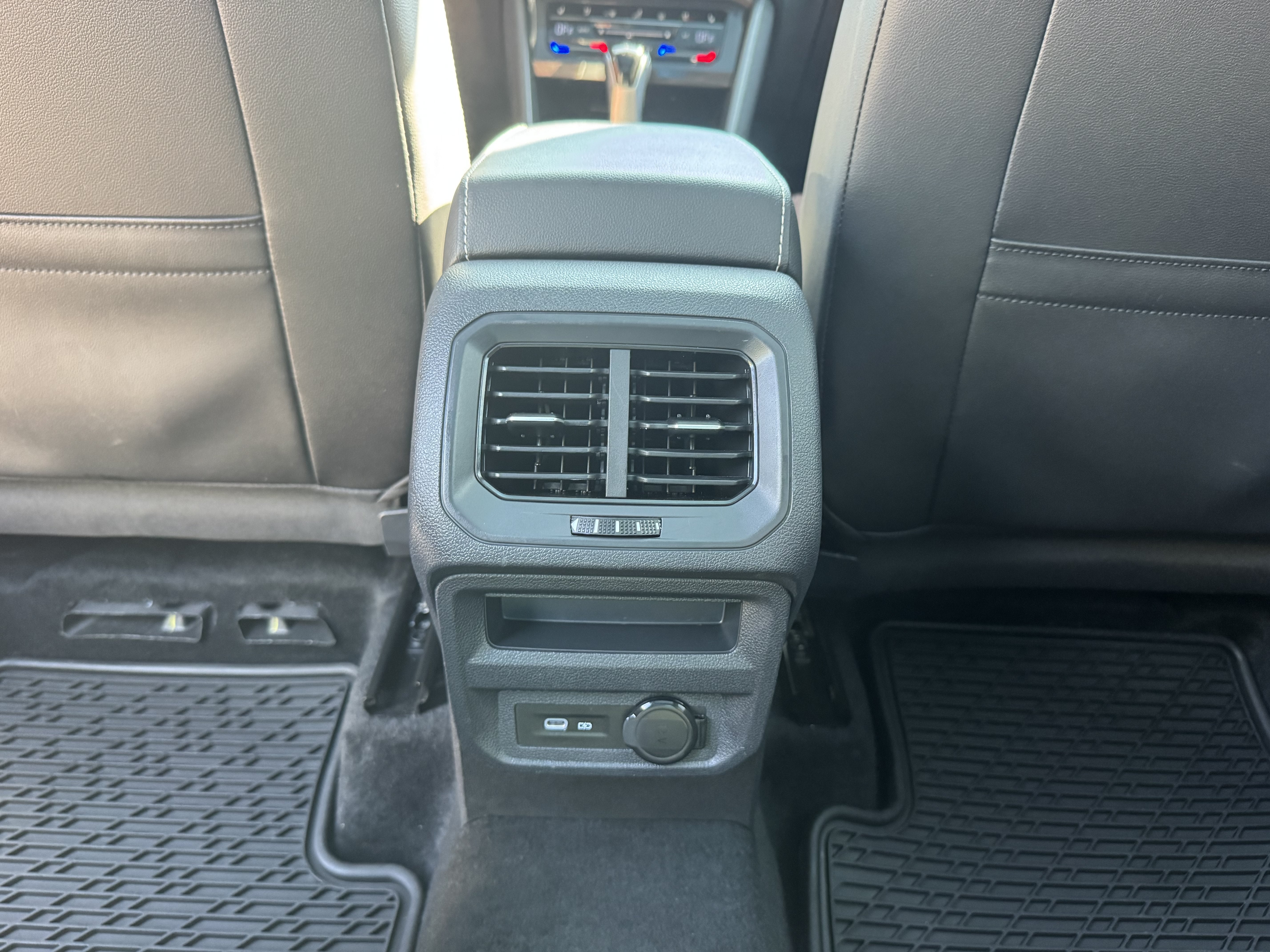 2024 Volkswagen Tiguan SEL R-Line
