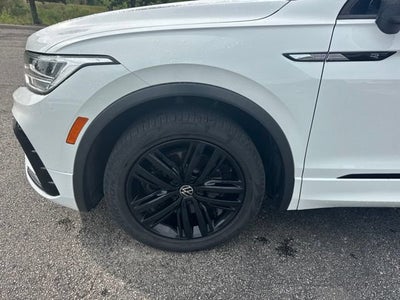 2022 Volkswagen Tiguan SE R-Line Black