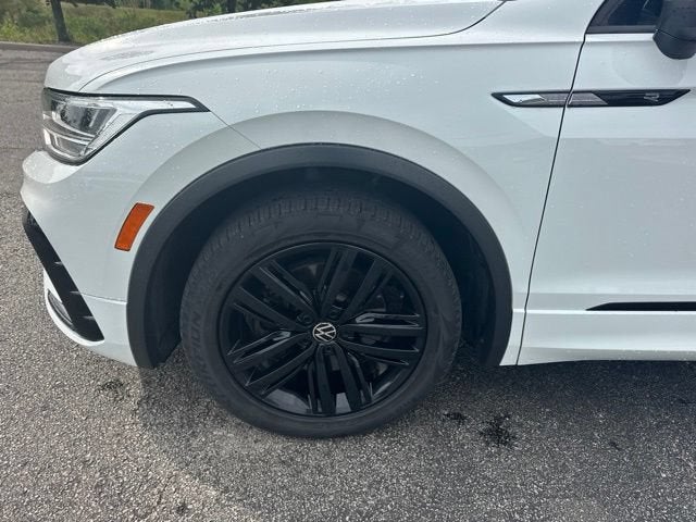 2022 Volkswagen Tiguan SE R-Line Black