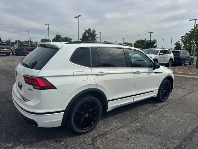 2022 Volkswagen Tiguan SE R-Line Black