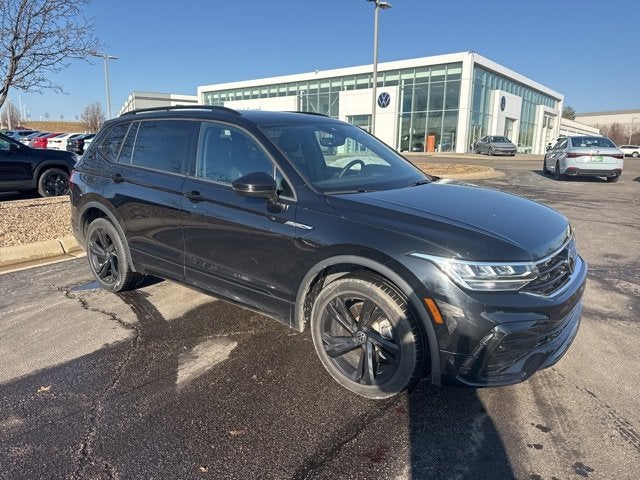 2023 Volkswagen Tiguan SE R-Line Black